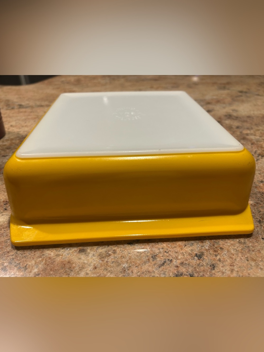 Pyrex TRADE MARK #922 Sunburst Yellow 8”x8”x2” Opal Glass Square Brownie Dish - Picture 6 of 11